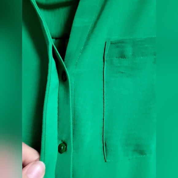Maison D'Amelie Paris - NWOT- Kelly Green Button-Up Shirt Size L - Picture 2 of 6